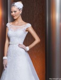A-Line See Through Lace Vintage Wedding Dress Beaded With Sash Vestido De Noiva 2015 Bride Dresses Robe De Mariage BW-35